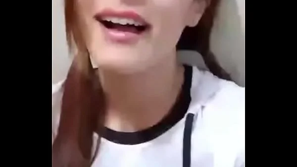 Latina fitness se corre en baño de gym