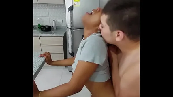 Me Folle a Mi Vecina en la Cocina en Medellín Colombia