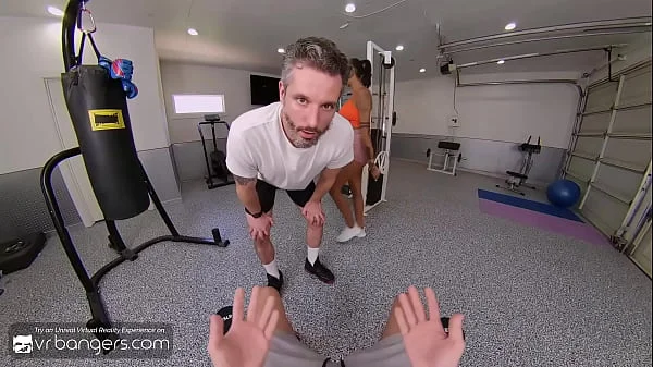 VR Bangers Sexy black babe Zoey Sinn seducing on gym VR Porn