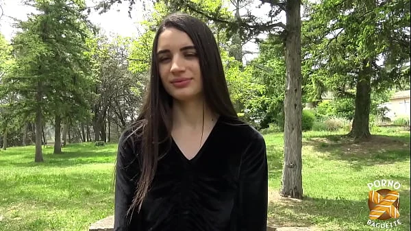 Candie adore la sodomie et partager une bite avec sa copine Angelina