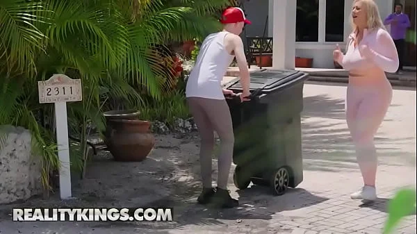 Jimmy Michaels Hides In The Garbage Bin After Lila Lovely's Husband Catches Him Fucking His Wife - Reality Kings