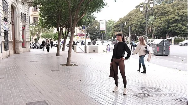 No skirt seamless pantyhose in public