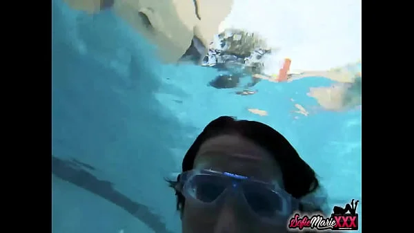 Brunette Cougar Sofie Marie Plays Her Pussy While Underwater