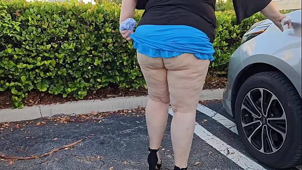 I can’t believe I couldn’t control myself, and almost got caught masturbating in the car and peeing in public (hot Kinky Muslim hijab Milf with big booty pissing outdoor)