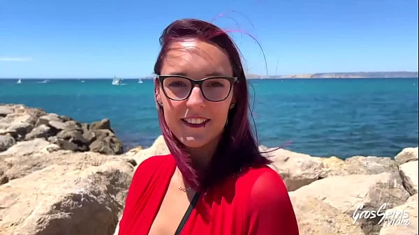Léa, une marseillaise chaude qui aime les grosses bites