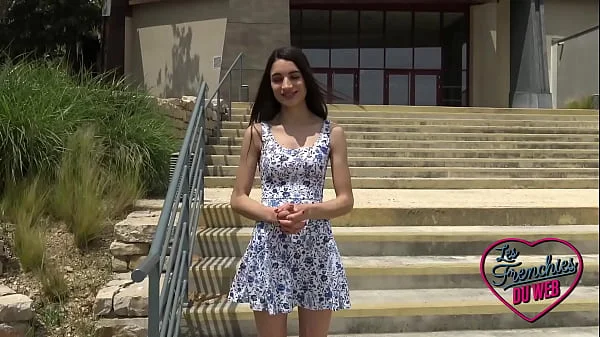 Candie, coquine brunette, veut réaliser ses fantasmes
