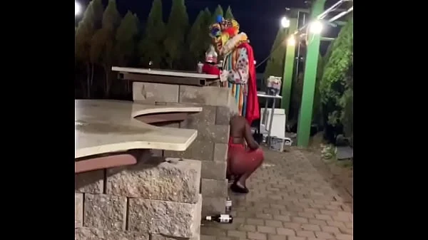This how bartenders really be in the club