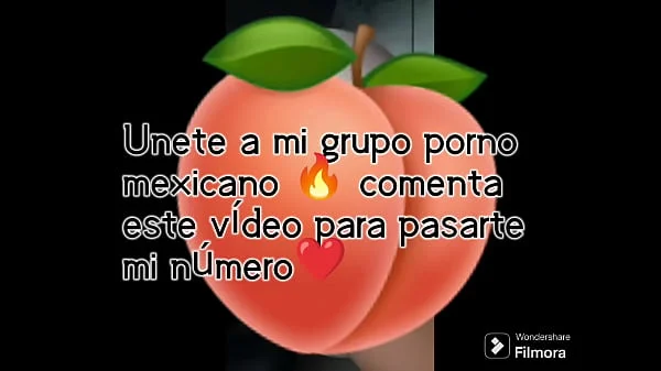 Chica masturbándose con juguete