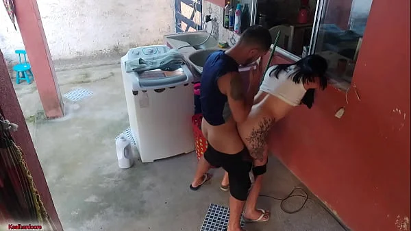 A patroa saiu e a empregada não resistiu meu pau ereto