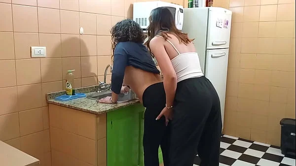 Cada vez que me visita mi vecina terminamos así