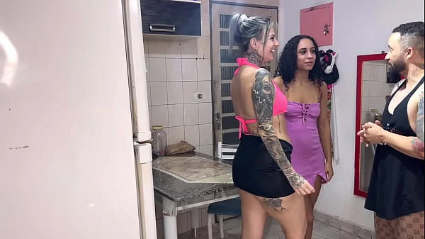 A vizinha fofoqueira e curiosa venho pedir açúcar de madrugada pra ser fundida e chupada com vontade! (Diz ela meu marido não me fode a muito tempo ).