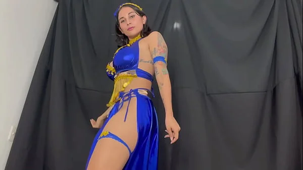chica arabe abre su culo con una gran polla