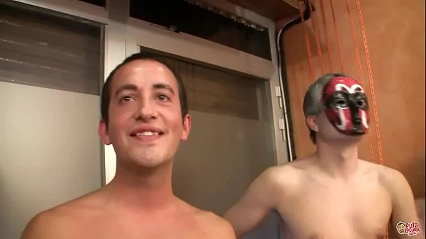 Dos pibonazos mamando pollas y bebiendo lefa - Leyre Pajon (1er Bukkake) Y Sandra Milka (2º Bukkake)