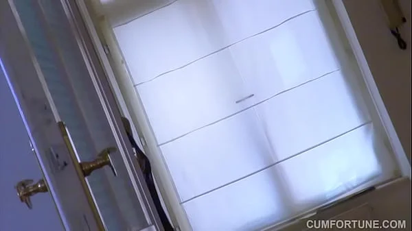 Avril Sun gets a huge facial