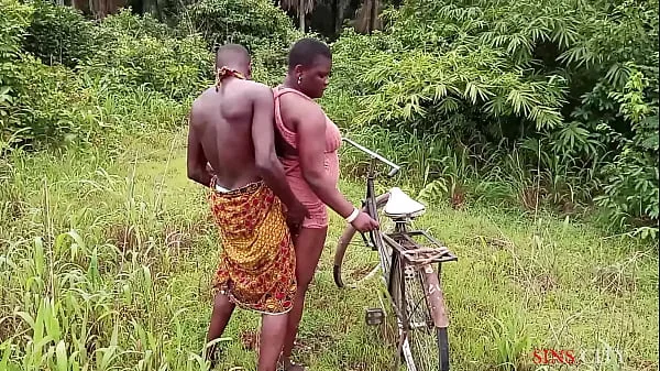 OKONKWO GAVE THE VILLAGE SLAY QUEEN A LIFT WITH HIS BICYCLE, FUCKED HER OUTDOOR