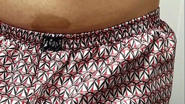 FUI VISITAR MEU AMIGO ; ENQUANTO FAZIA  AS TAREFAS DA CASA.  DEI PARA O AMIGO GOSTOSO NO BANHEIRO Leo Skull.