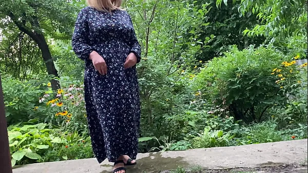 Gorgeous MILF helped a stranger pee outside and pee herself
